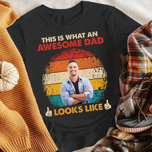 Personalized This Is What An Awesome Dad Looks Likes NI1105004YR T-Shirt